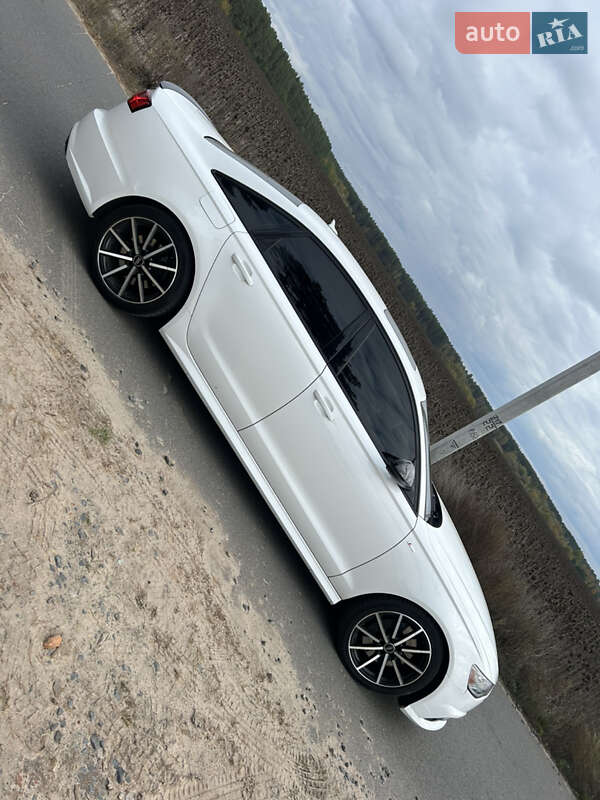 Седан Audi A6 2015 в Киеве