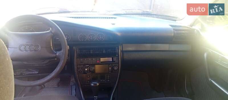 Седан Audi A6 1995 в Черновцах