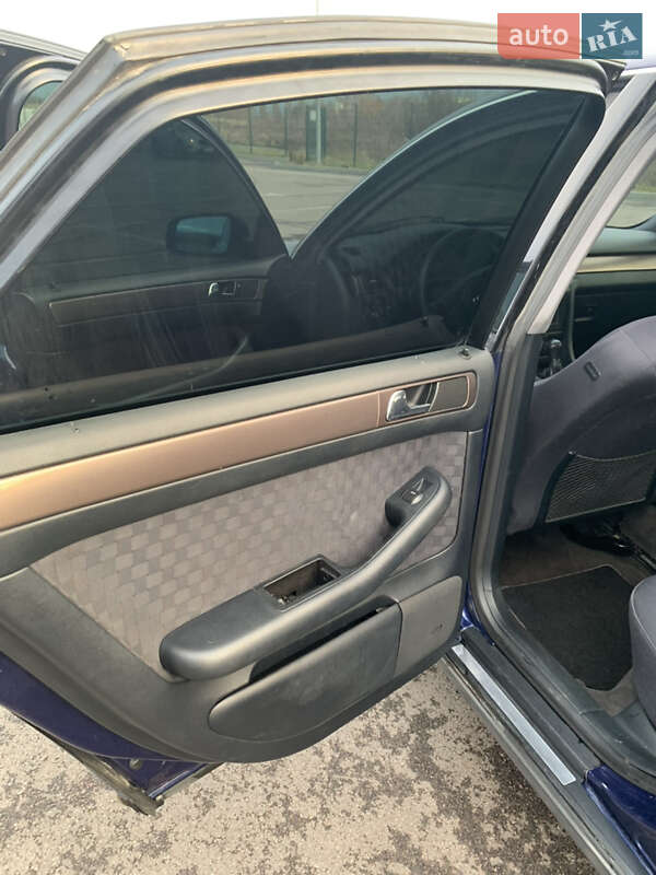 Седан Audi A6 2001 в Рівному