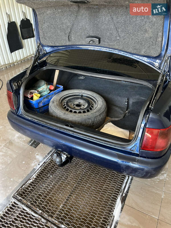 Седан Audi A6 1995 в Киеве