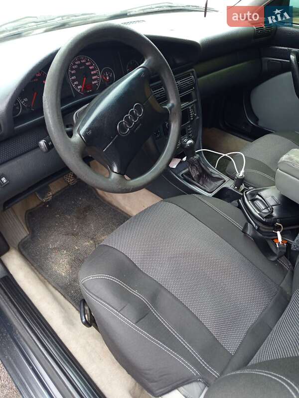 Седан Audi A6 1995 в Зарічному