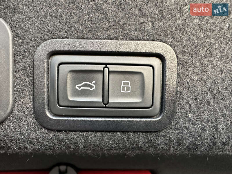 Седан Audi A6 2015 в Стрию