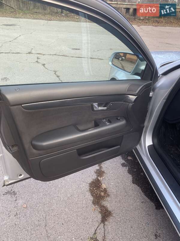 Седан Audi A6 2003 в Звенигородці