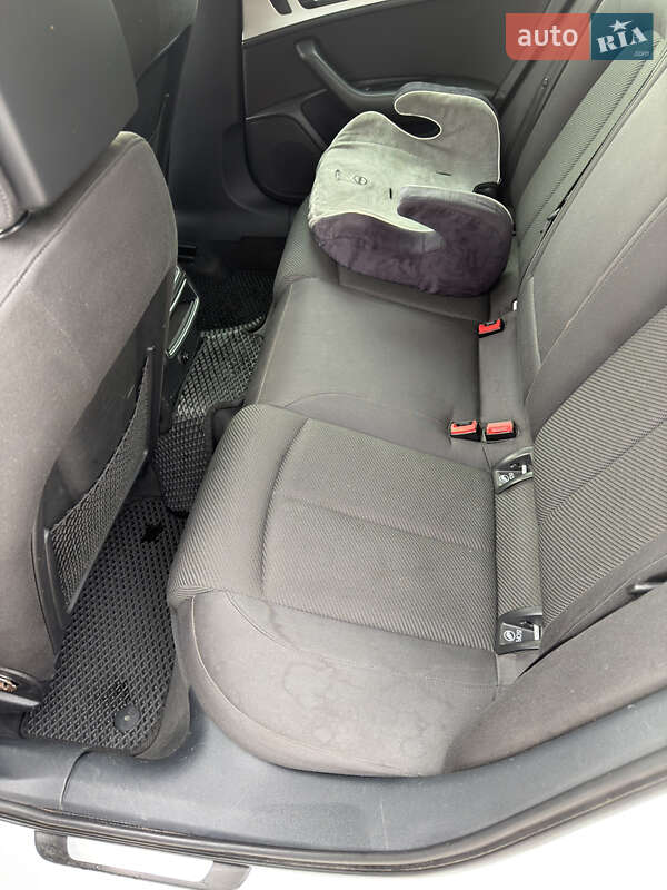 Седан Audi A6 2012 в Ужгороде