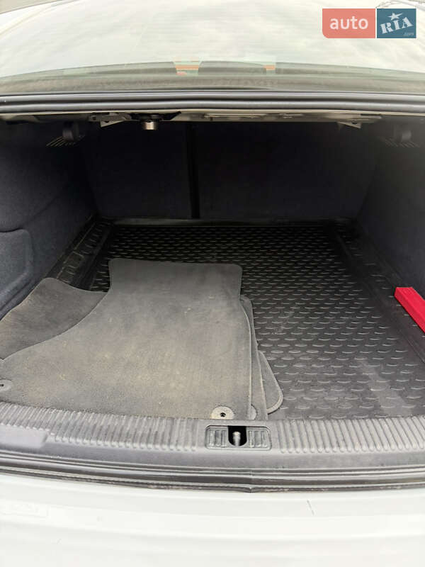 Седан Audi A6 2012 в Ужгороде