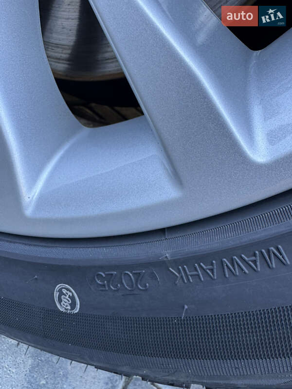 Седан Audi A6 2019 в Вараше