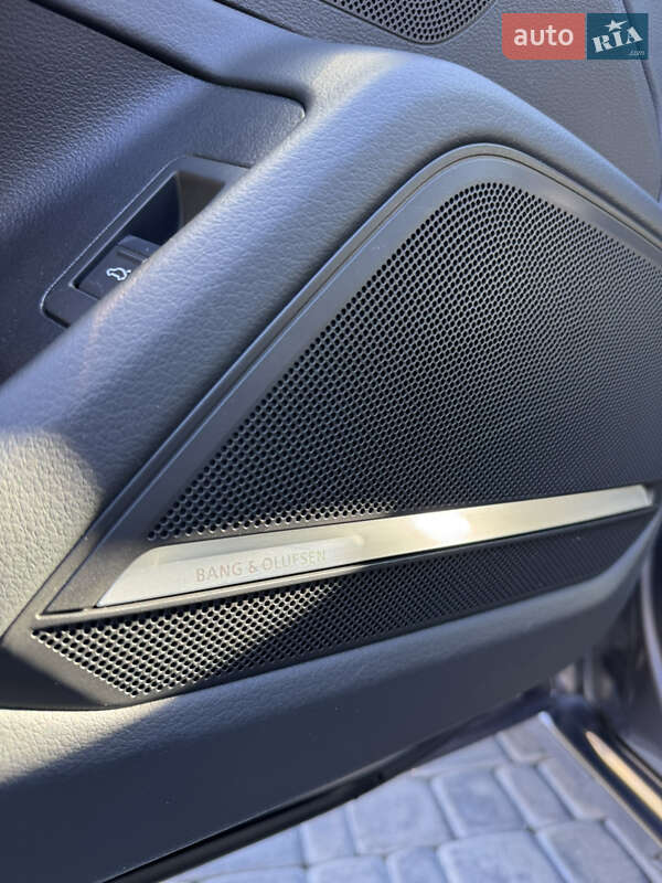 Седан Audi A6 2019 в Вараше