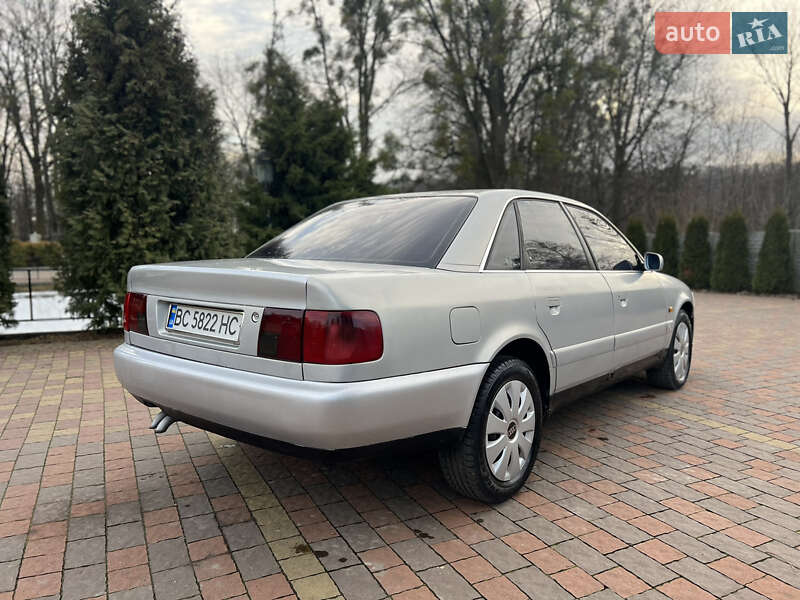Седан Audi A6 1995 в Жовкве