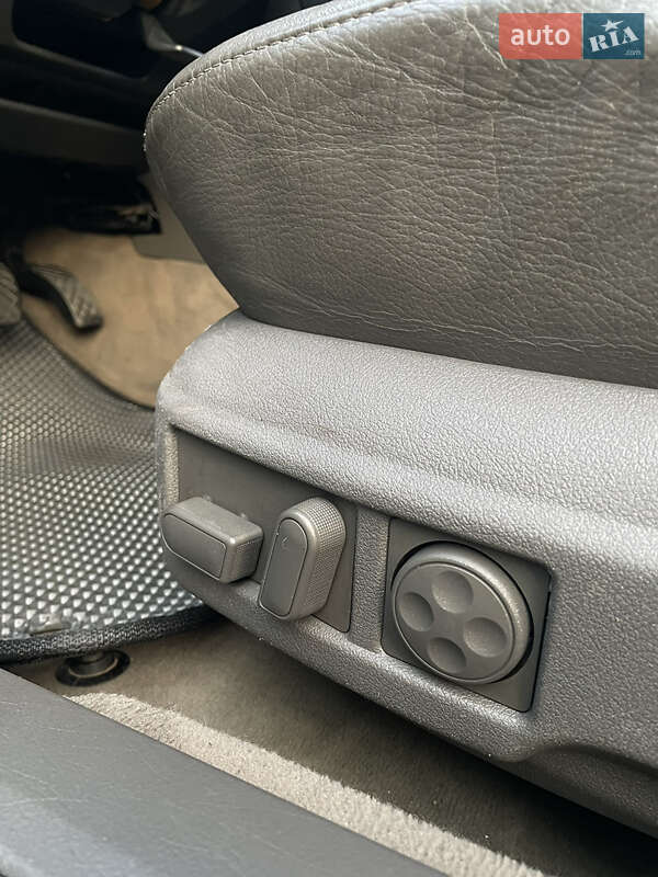 Универсал Audi A6 2003 в Добросине