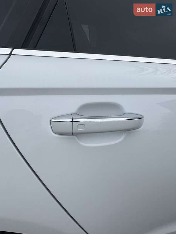 Седан Audi A6 2014 в Львові