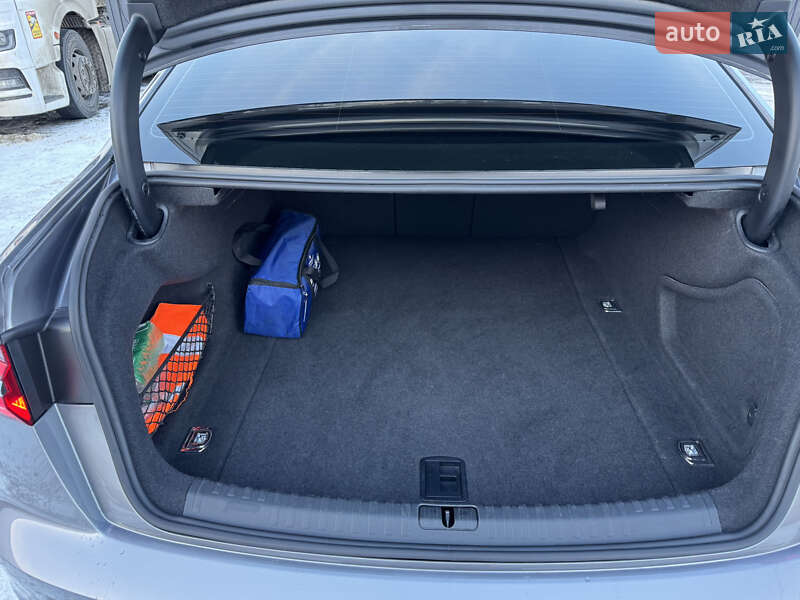 Седан Audi A6 2018 в Киеве