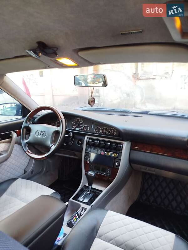 Седан Audi A6 1996 в Ужгороде