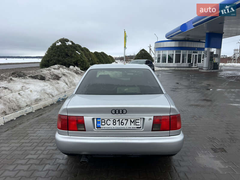 Седан Audi A6 1995 в Жовкві