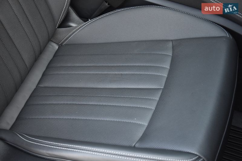 Седан Audi A6 2023 в Львове
