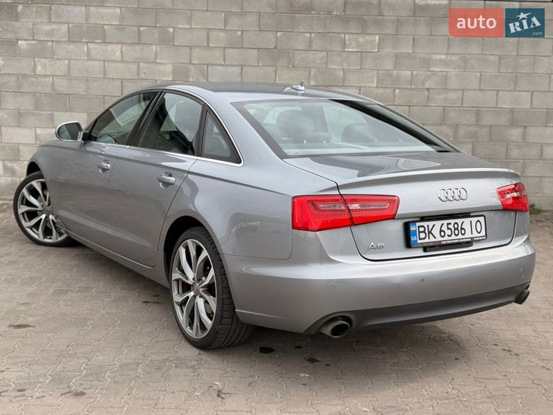 Седан Audi A6 2013 в Дубровице