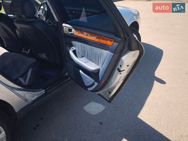 Універсал Audi A6 1999 в Вараші