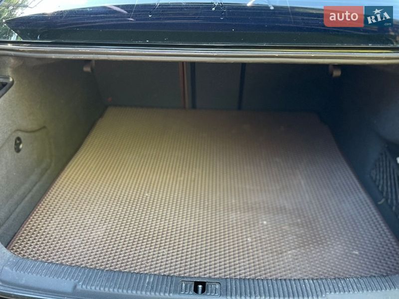 Седан Audi A6 2011 в Нетешине
