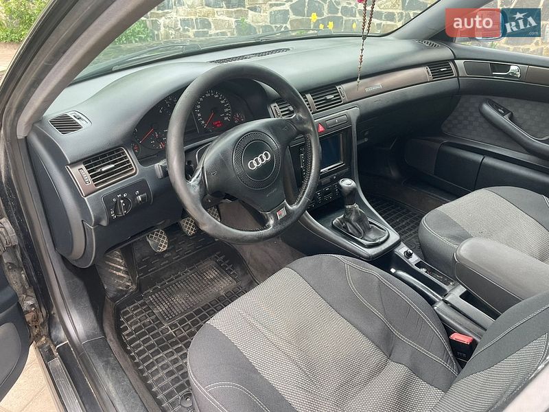 Седан Audi A6 1999 в Радивиліві