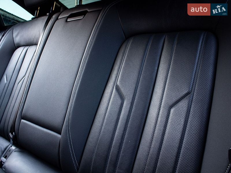 Седан Audi A6 2019 в Нововолинську