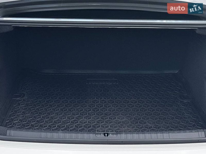 Седан Audi A6 2023 в Дніпрі