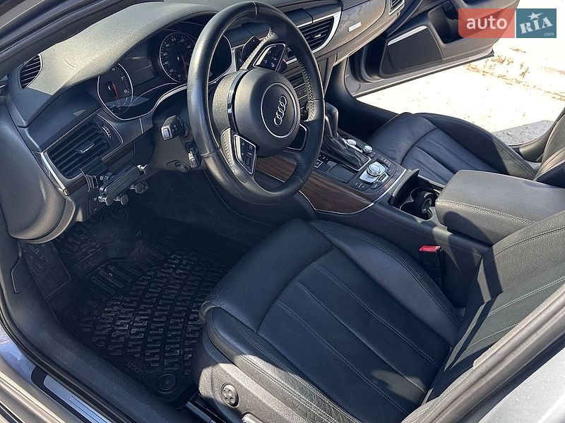 Седан Audi A6 2015 в Коростене