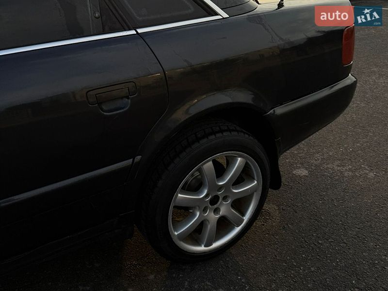 Седан Audi A6 1996 в Рава-Русской