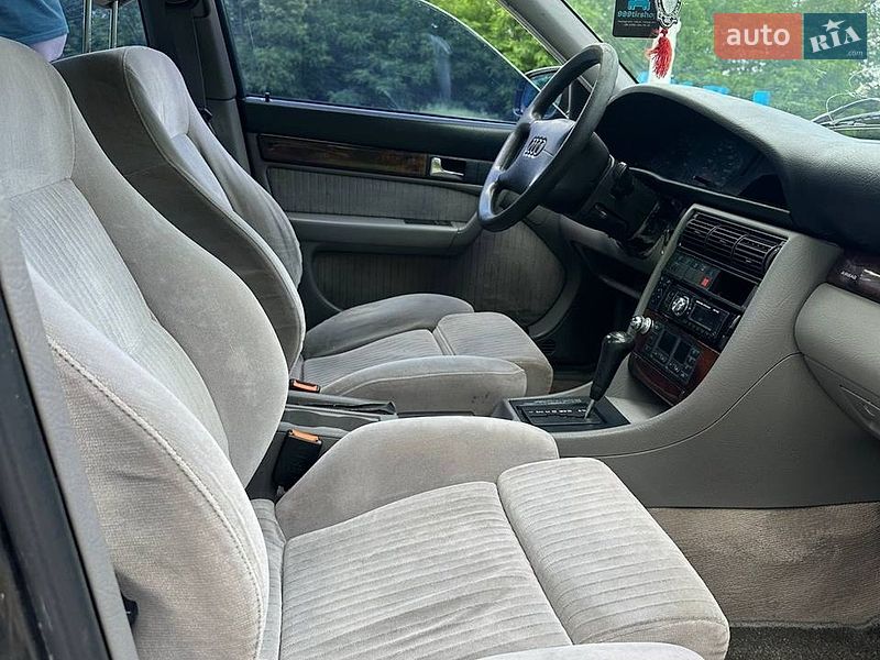 Седан Audi A6 1995 в Кореці