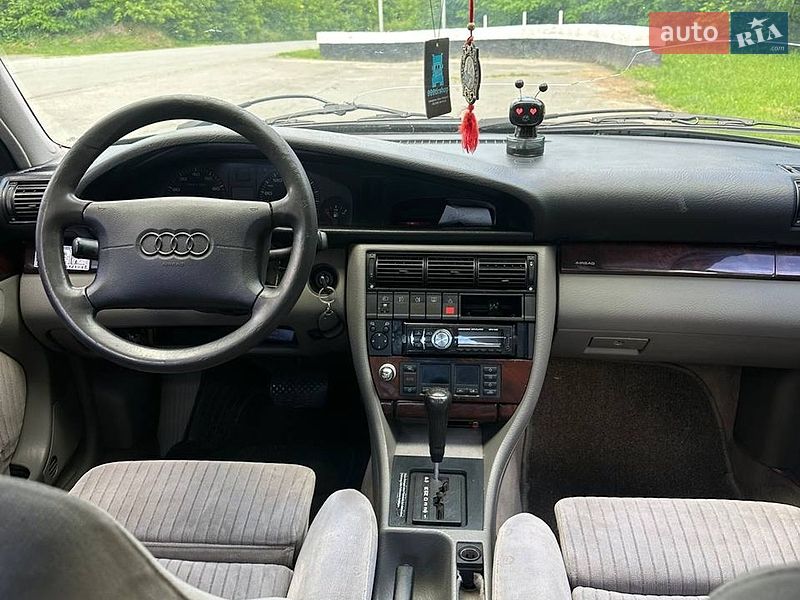 Седан Audi A6 1995 в Кореці