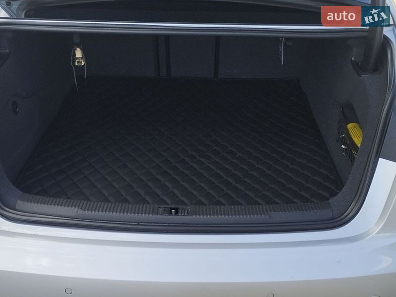Седан Audi A6 2012 в Гайсине