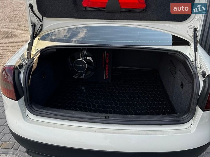 Седан Audi A6 1999 в Глобиному