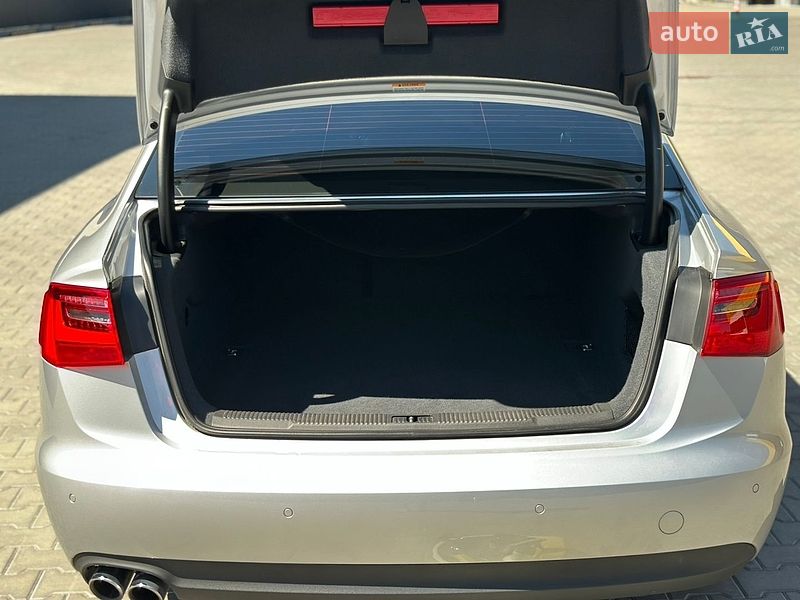 Седан Audi A6 2014 в Дубні
