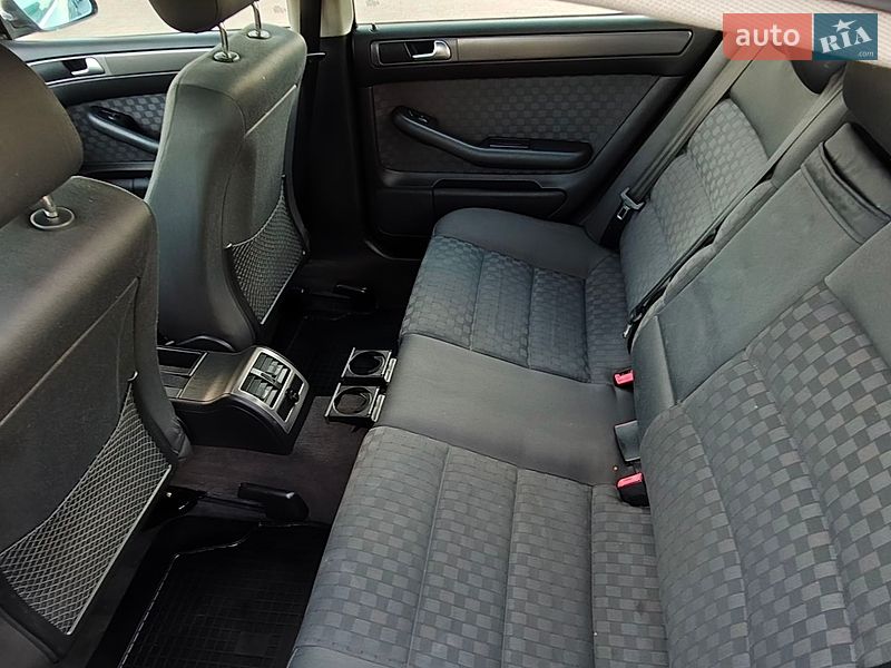 Седан Audi A6 2001 в Сарнах