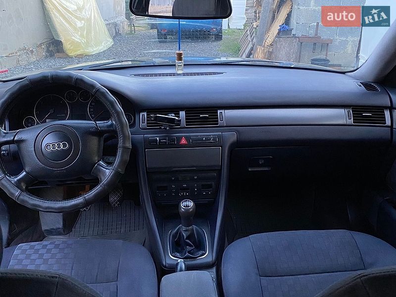 Седан Audi A6 2002 в Остроге