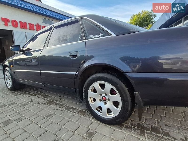 Седан Audi A6 1997 в Кременце