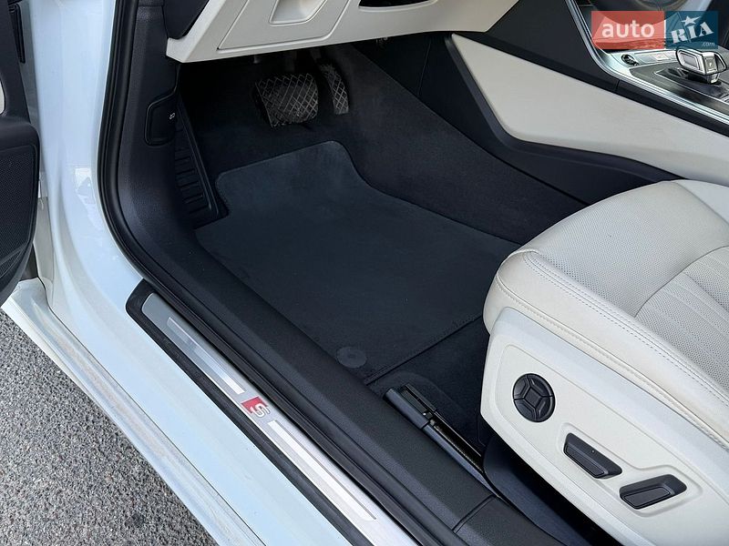 Седан Audi A6 2023 в Киеве
