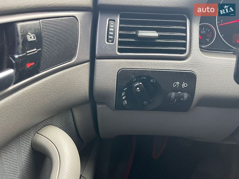 Седан Audi A6 2001 в Сарнах