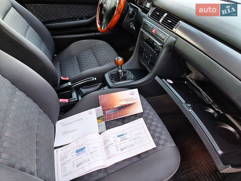 Седан Audi A6 2001 в Сарнах