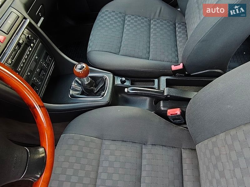 Седан Audi A6 2001 в Сарнах