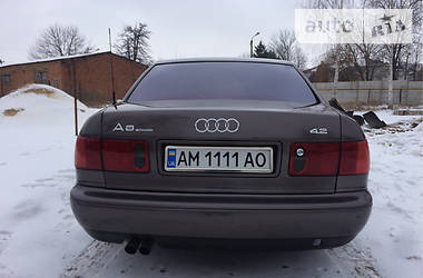 Седан Audi A8 1995 в Коростышеве