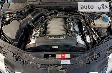 Седан Audi A8 2005 в Малине