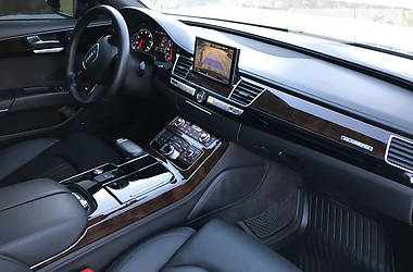 Седан Audi A8 2014 в Староконстантинове