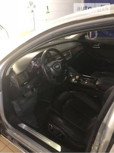 Седан Audi A8 2011 в Одесі