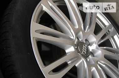 Седан Audi A8 2016 в 