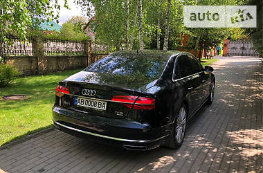 Седан Audi A8 2013 в Виннице