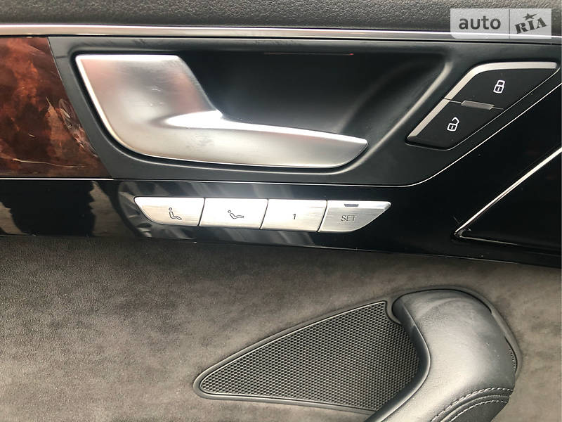 Седан Audi A8 2011 в Одесі
