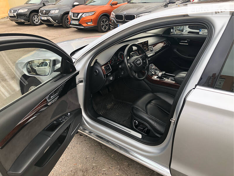Седан Audi A8 2011 в Одесі