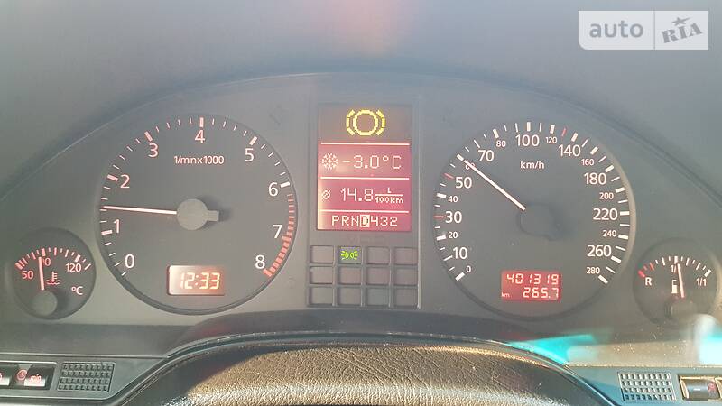 Седан Audi A8 1998 в Чорткові