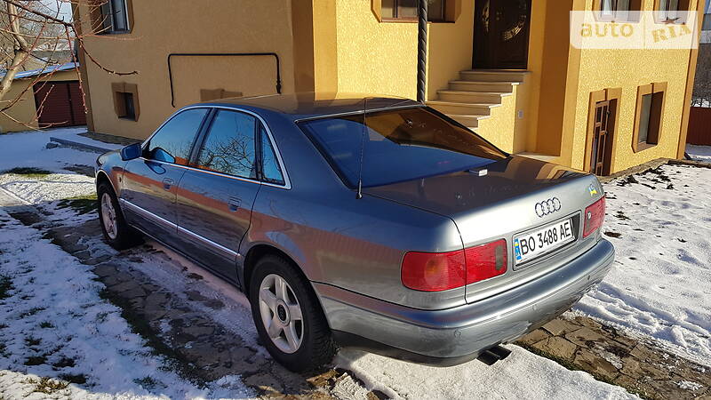Седан Audi A8 1998 в Чорткові