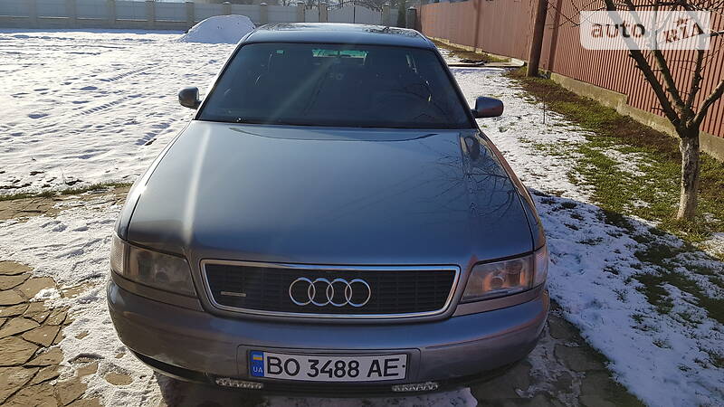 Седан Audi A8 1998 в Чорткові