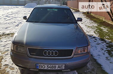 Седан Audi A8 1998 в Чорткове